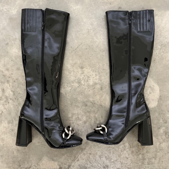 NWOT. Never been worn! Beautiful boots! Tall Patent leather boots! Silver chain! - Picture 3 of 8